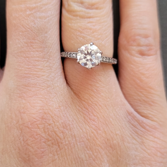 Moissanite 1 Carat Round Brilliant Ring - Picture 3 of 7
